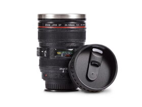 Antigravitations-Tasse in Form eines Kameraobjektivs