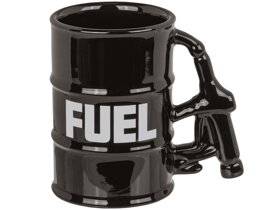 Schwarze Tasse in Fassform mit Pumpe