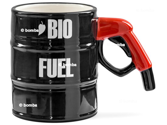 Tasse in Form eines Fasses mit Zapfpistole