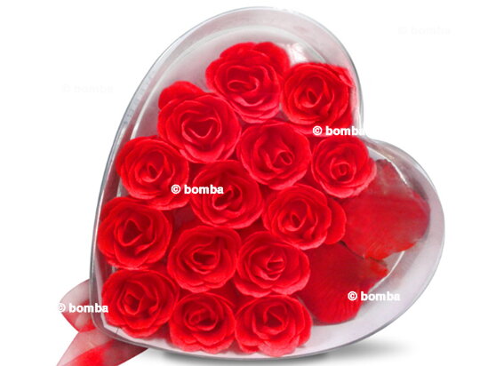 Romantische Rosenblätter für Verliebte